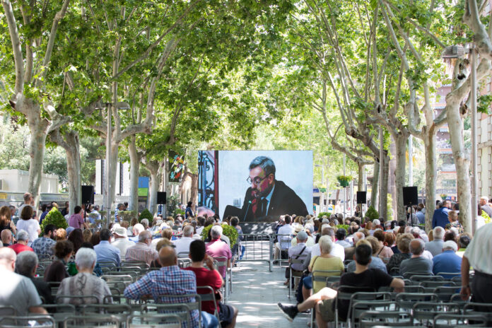 Pantalla gigante en la investidura de 2019 (Ayuntamiento de Castelldefels)