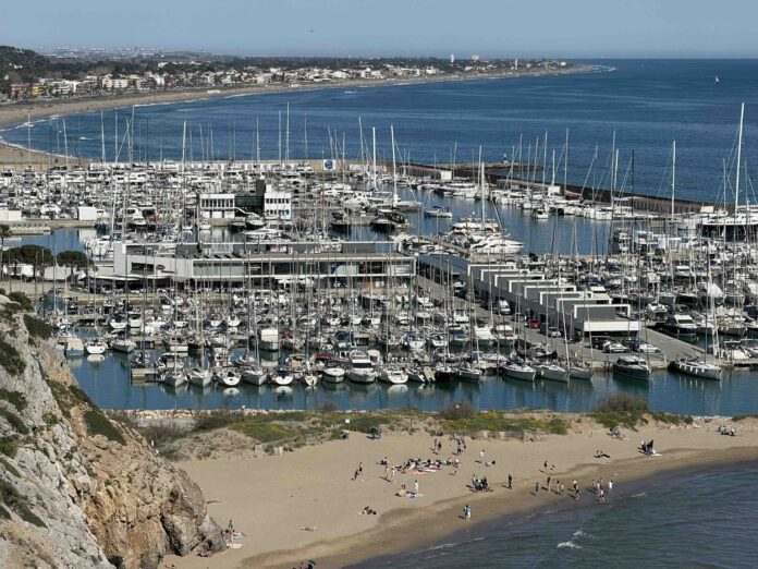 Port Ginesta y toda la costa castelldefelense. Foto: Castelldefels.info.