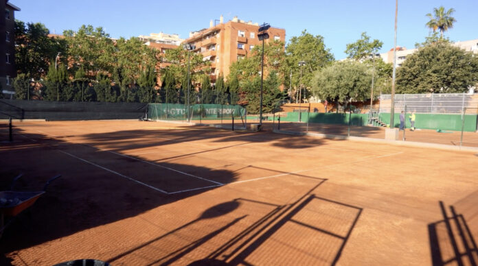 Pista de tenis del CEM Centre. Foto: Ayto. de Castelldefels.