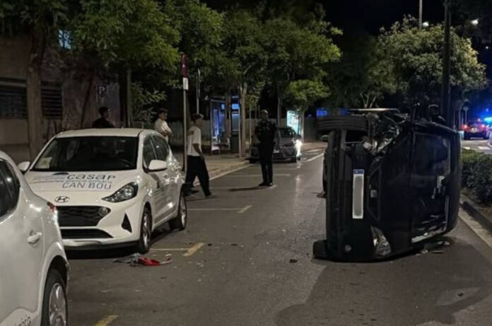 Vehículo volcado. Foto: Policía Local.